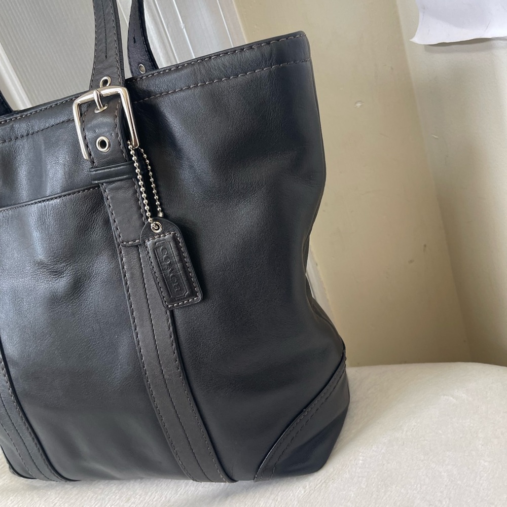 Coach Hampton Vintage Black Leather Tote - Picture 7 of 12